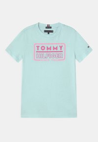 Tommy Hilfiger NEON ARTWORK - Camiseta estampada - frost blue
