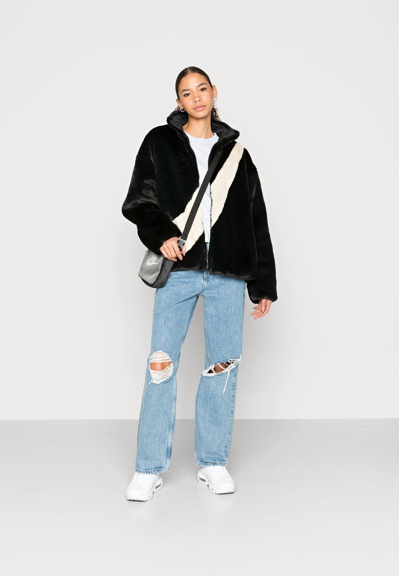 Damen Leichte Jacken | Nike Sportswear FAUX FUR Winterjacke black/fossil/schwarz - TB78985 Damen Leichte Jacken | Nike Sportswear FAUX FUR Winterjacke black/fossil/schwarz - TB78985