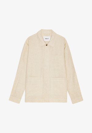 Veste beige clair en tissu texturé avec un col pointu, fermeture à boutons et deux poches avant. Design simple et structuré.