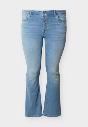 Ανοιχτό μπλε τζιν με ψηλή μέση, πέντε μεταλλικά κουμπιά, μπροστινές τσέπες και ελαφρώς φαρδιά μπατζάκια.