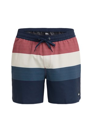 Costume da bagno da uomo a righe orizzontali rosse, bianche e blu navy. Vita elasticizzata con coulisse, tessuto liscio e logo sul tessuto.