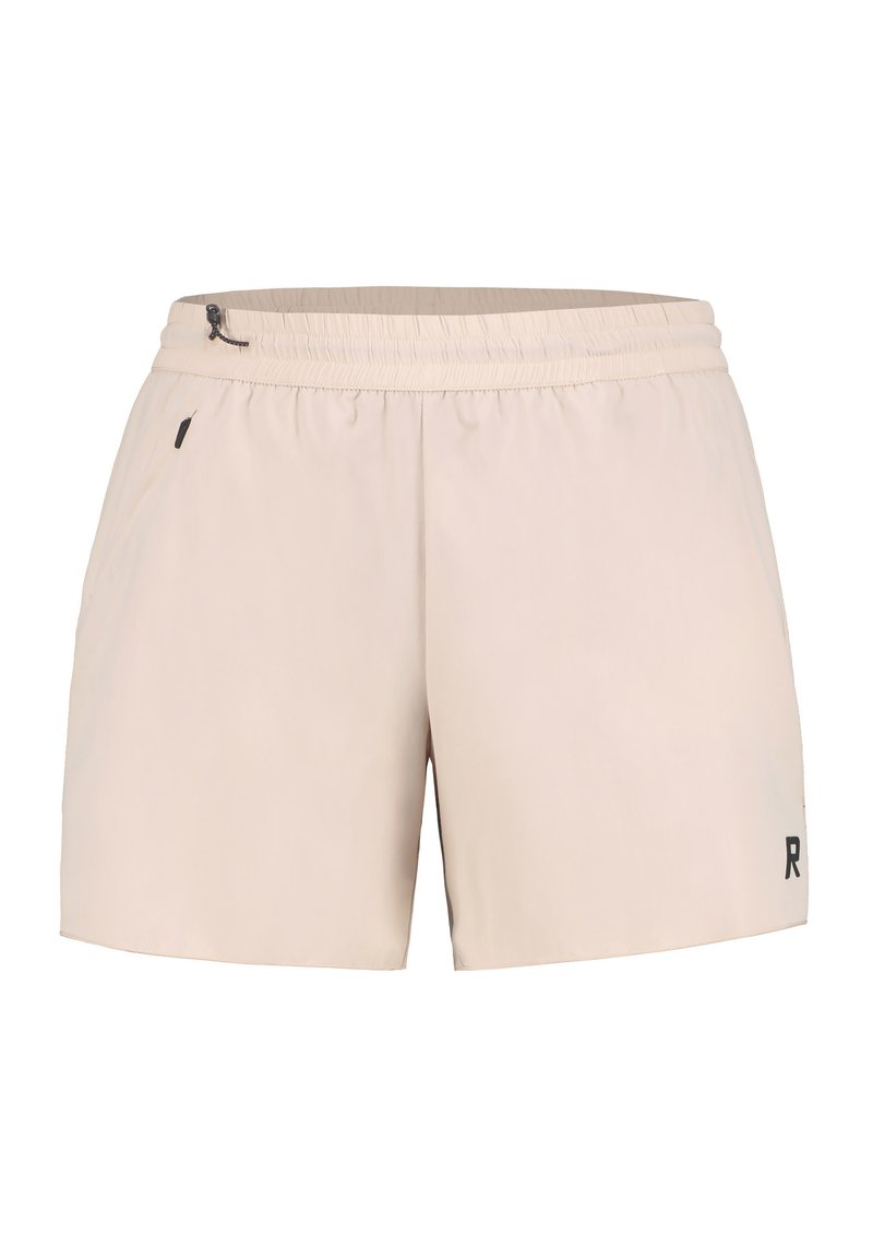 Beige idrottsshorts tillverkade av lätt material, med elastisk midja och en liten svart logotyp på nedre högra sidan.