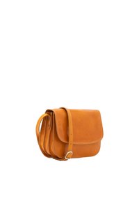 Borsa a tracolla in pelle di un caldo arancione, caratterizzata da una chiusura a pattina, una tracolla regolabile e una texture liscia con dettagli di cucitura a contrasto.