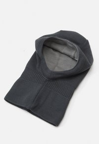Balaclava en tricot gris foncé avec un design de capuche sans couture, présentant un motif texturé et des accents côtelés à la base pour un ajustement confortable.
