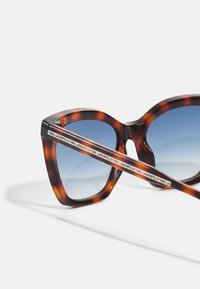 KARL LAGERFELD Sunglasses - tortoise