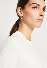 Marc O'Polo DENIM LONGSLEEVE CREWNECK - Ilgarankovis viršutinės dalies drabužis - egg white