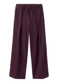 Wijde broek in een donker pruimkleurige stof, voorzien van een elastische tailleband met trekkoord. Heeft twee zijzakken en subtiele plisseeën aan de voorkant.