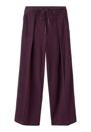 Szerokie spodnie z ciemnopurpurowej tkaniny, z elastycznym pasem i sznurkiem do wiązania. Posiadają dwie boczne kieszenie oraz delikatne zakładki z przodu.