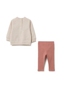 Beige katoenen sweatshirt met een ronde hals, raglanmouwen en een drieknoopssluiting. Roze geribde leggings met een elastische tailleband.