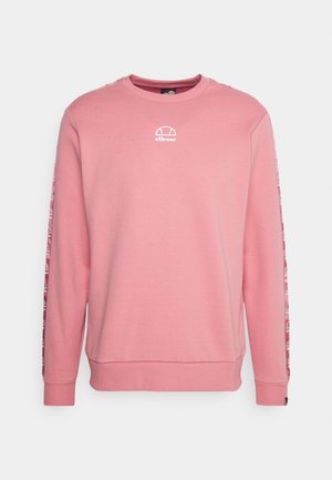 Roze sweater met lange mouwen en een ronde hals, met wit ellesse-logo op de borst en een herhaald logopatroon langs beide mouwen.