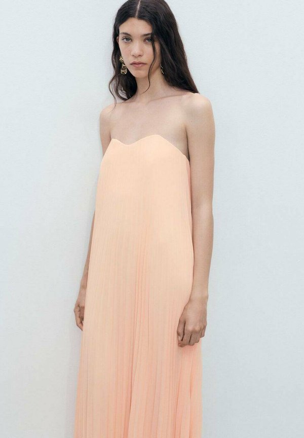 STRAPLESS GEPLOOIDE - Maxi dress - coral4