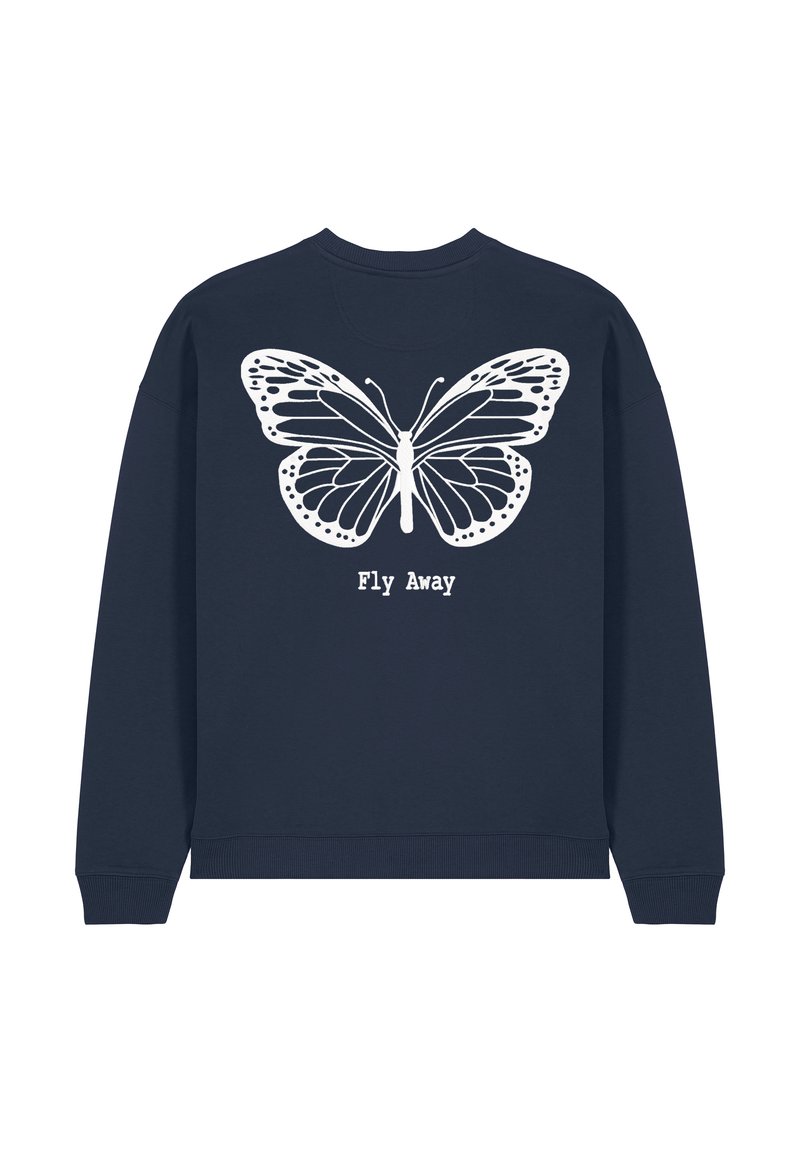 Felpa blu navy con un grande design di una farfalla bianca sul retro, accompagnato dal testo "Fly Away" sotto di essa. Tessuto morbido, polsini a costine.