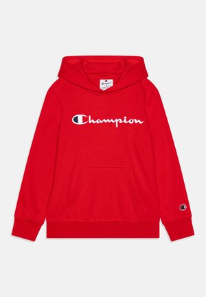 Hoodie de algodão vermelho com bolso tipo canguru, apresentando o logótipo "Champion" bordado em branco na frente e um emblema no braço.