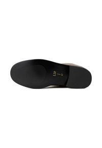 Sole di scarpa nera con grip testurizzato, caratterizzata da indicazioni della taglia in rilievo. Il materiale sembra gommeo con una finitura liscia e una forma arrotondata.