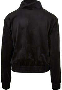 Chaqueta bomber negra hecha de un tejido suave y texturizado. Presenta un cuello alto, dobladillo elástico y puños que proporcionan un ajuste ceñido.