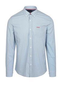 Lichtblauw overhemd met knopen, voorzien van een micro-patroon, lange mouwen en een zak. Heeft een rood logo op de borst en contrasterende manchetten.