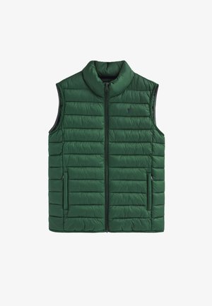 Gilet puffa verde con collo alto, zip frontale e tasche laterali. Presenta cuciture orizzontali per texture e un logo sul petto.