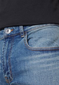 Redefined Rebel COPENHAGEN - Prigludę džinsai - smoke blue