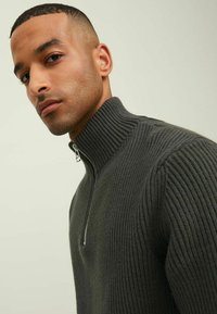 R.D.D. ROYAL DENIM DIVISION WALT - Sweter