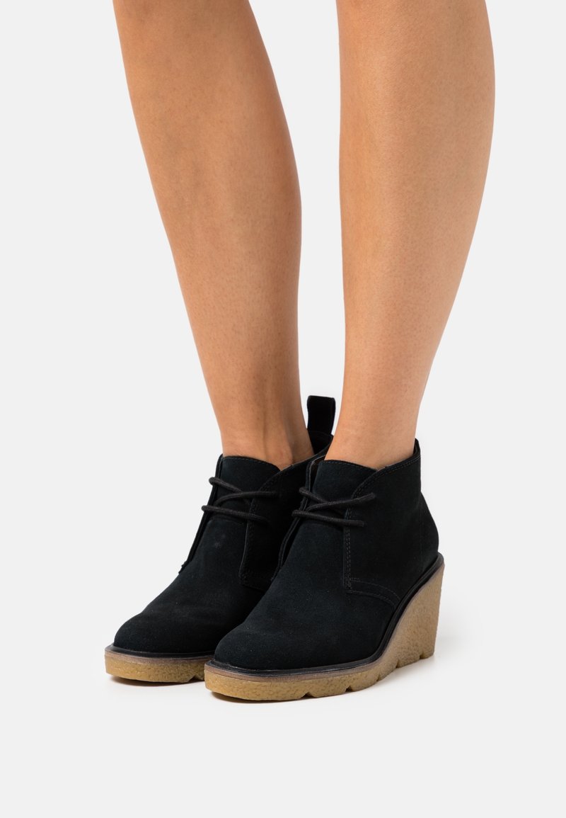 Clarks Botines bajos - black