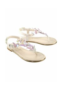 Sandales plates avec une semelle beige clair, des brides transparentes et des appliqués de papillons multicolores. Un liseré doré le long du bord de la semelle ajoute du détail.