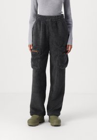UGG NYISHA CARGO PANT - Kargopüksid - ink
