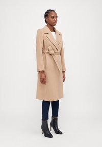 Lauren Ralph Lauren Petite BELTED WOOL-BLEND WRAP COAT - Klasisks mētelis - camel