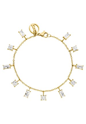 Delikatna złota bransoletka z łańcuszkiem, z na przemian ułożonymi prostokątnymi i kwadratowymi przezroczystymi kamieniami ozdobnymi oraz okrągłym złotym zapięciem z wygrawerowaną zawieszką w kształcie litery "P".