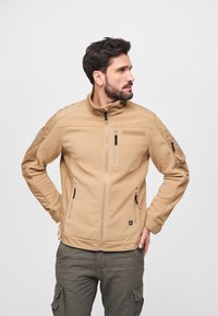 Unselected, camel