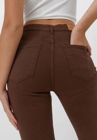 Stradivarius Vaqueros slim fit - brown