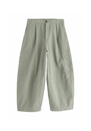 Hellgrüne, weit geschnittene Cargohose mit seitlichen Klappentaschen, vorderer Knopfleiste und Reißverschluss.
