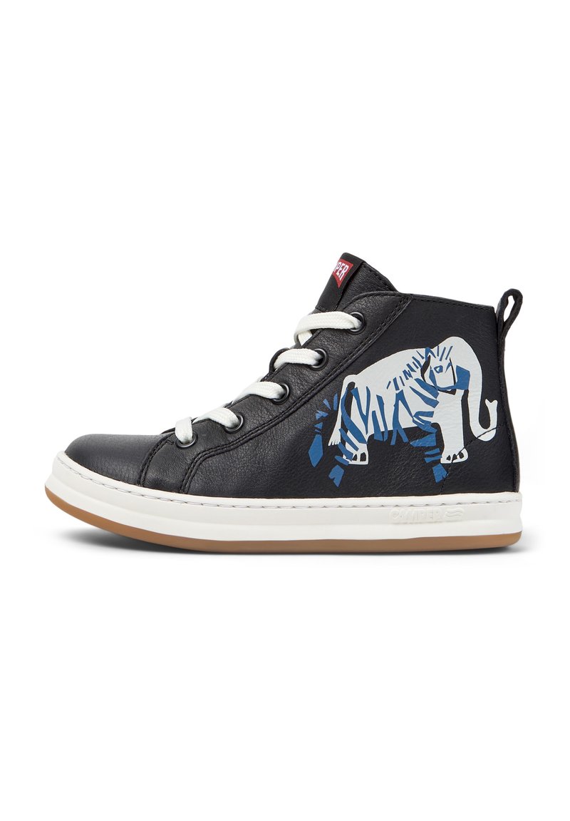 Sorte lær høy-topp sneakers med hvite lisser og såle, med et blått og hvitt stilisert elefantgrafikk på siden.