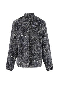 Blusa a maniche lunghe con alto colletto arricciato, polsini elasticizzati e motivo paisley nero con accenti floreali blu e bianchi.