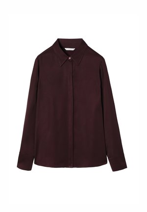 Burgundy pitkähihaisen napillisen paidan klassinen kaulus. Silkkinen kangas, punaiset napin korostukset ja yksinappiset hihansuut. Minimalistinen muotoilu.