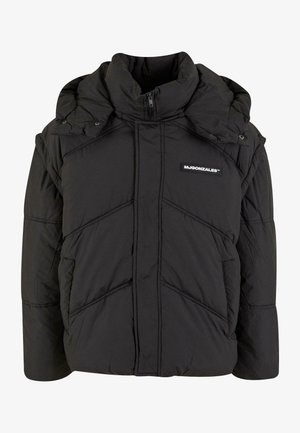 Musthave puffer-jakk musta värviga, kõrge kaeluse, lukuga kinnituse ja küljetaskutega. Omab diagonaalset õmblust ja logo patchi rinnal.