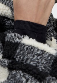 PULL&BEAR Chaqueta de invierno - black