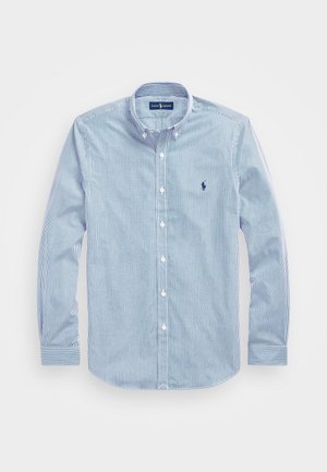 Hellblau-weiß gestreiftes, dünnes Langarm-Hemd mit Knöpfen, Button-Down-Kragen und kleinem besticktem Logo auf der linken Brust.