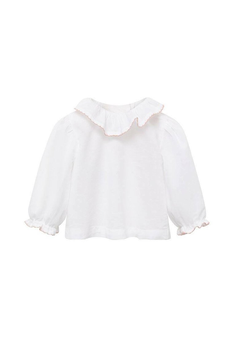 Blusa bianca a maniche lunghe con colletto e polsini a volant, caratterizzata da una leggera lucentezza e un delicato bordo rosa lungo i contorni.