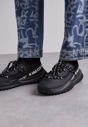 Versace Jeans Couture FONDO HYBER SHOES - Baskets basses - black