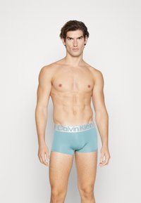 Calvin Klein Underwear LOW RISE TRUNK 3 PACK CKR STEEL MICRO - Apakšbikses - rum raisin/dusky green/arctic