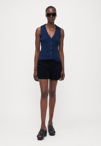 ONLY Tall ONLNESSA BELT  - Shorts - black