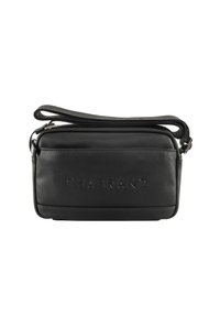 Borsa a tracolla in pelle nera con logo impresso. Presenta una forma rettangolare, texture liscia e una tracolla regolabile per versatilità.