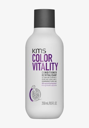Flacon d’après-shampoing KMS Color Vitality avec grenade upcyclée, 250 ml, avec bouchon noir et texte violet sur fond blanc.