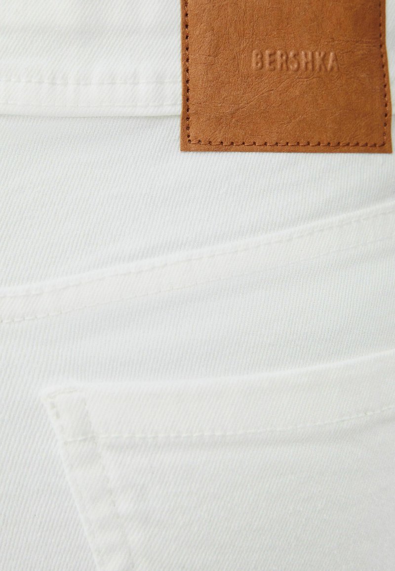 Damen Kleider | Bershka WITH TURN UP HEMS Jeans Shorts white/weiß - JZ13015 Damen Kleider | Bershka WITH TURN UP HEMS Jeans Shorts white/weiß - JZ13015