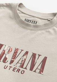Next LICENSE REGULAR - Majica kratkih rukava s printom - stone nirvana