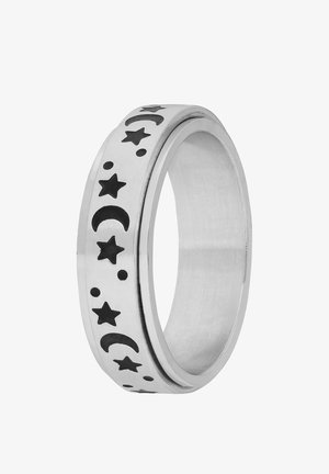 Sterling zilveren bandring met zwarte ingelegde sterren en sikkelmonden, met een gepolijste afwerking en een gladde binnenkant.