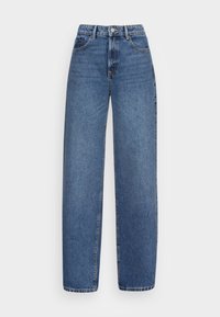 Jeans in denim azzurro chiaro con design a gamba larga, vita alta, stile a cinque tasche e leggera scoloritura. Caratterizzati da chiusura anteriore con bottone e passanti per cintura.