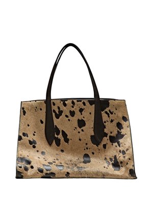Borsa a tracolla maculata in pelle beige e marrone, caratterizzata da una superficie texturizzata, due manici allungati e una forma rettangolare strutturata.