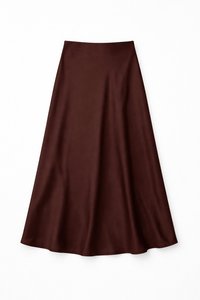 Jupe trapèze marron en tissu lisse. Dotée d'une taille haute et s'étendant jusqu'à l'ourlet, offrant une silhouette ample.