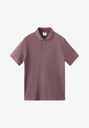 Kurzärmeliges Poloshirt in Mauve mit zwei Knöpfen und klassischem Kragen, flach auf weißem Hintergrund dargestellt.